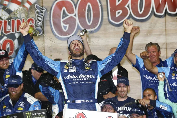 NASCAR: May 13 Go Bowling 400 — Stock Photo, Image