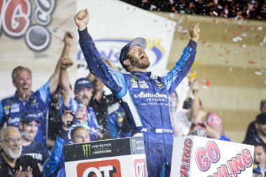 NASCAR: 13 Mayıs 400 bovlinge