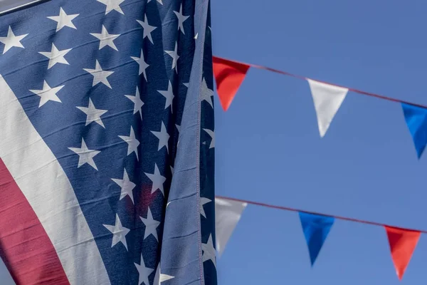 American Flag Against A Blue Sky — Stock Photo, Image