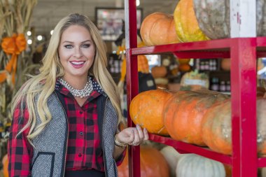 Cadılar Bayramı Balkabağı için alışveriş kadın