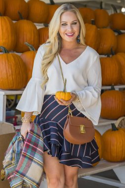 Cadılar Bayramı Balkabağı için alışveriş kadın