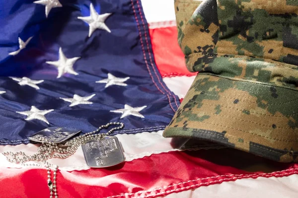 American Flag With Military Cover and Dog Tags — Stock Photo, Image