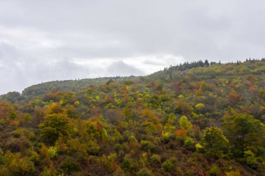 Fırtına Sırasındaki Manzaralı Dağ Sırası