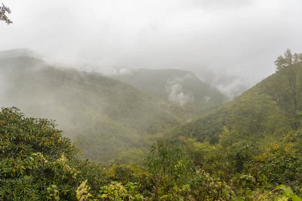 Una cordillera escénica durante una tormenta — Foto de Stock