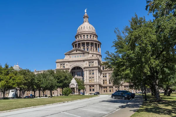 テキサス州議事堂ビルテキサス州オースティン市とトラヴィス郡の郡庁所在地にある アメリカ合衆国で11番目に人口の多い都市である — ストック写真