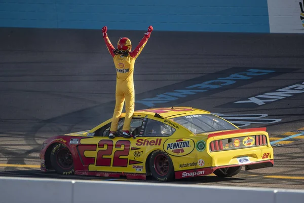 Joey Logano Gewinnt Das Fanshield 500 Auf Dem Phoenix Raceway — Stockfoto