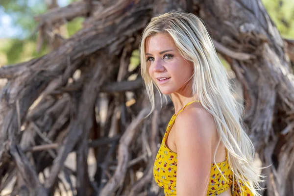 Gorgeous Young Blonde Model Enjoys Outdoors Arizona Desert — Stock Photo, Image