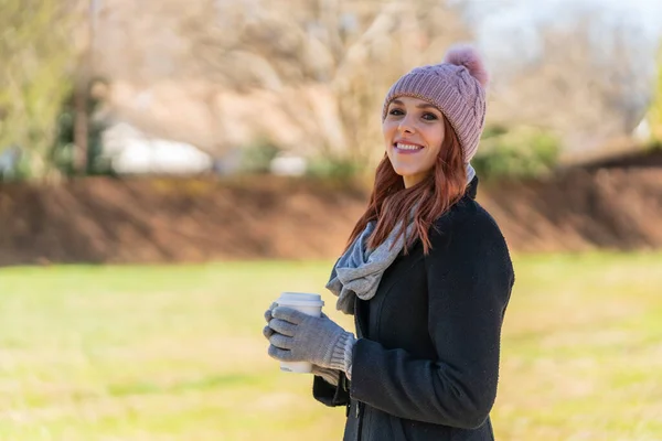 Gorgeous Blonde Model Enjoys Winters Day Outdoors While Drinking Her — Stock Photo, Image