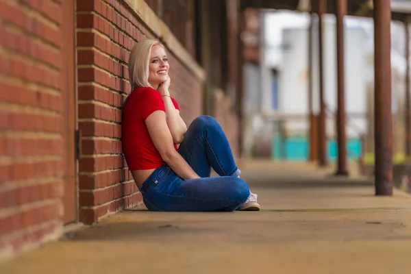 Nádherný Blondýny Model Jarní Den Venku — Stock fotografie