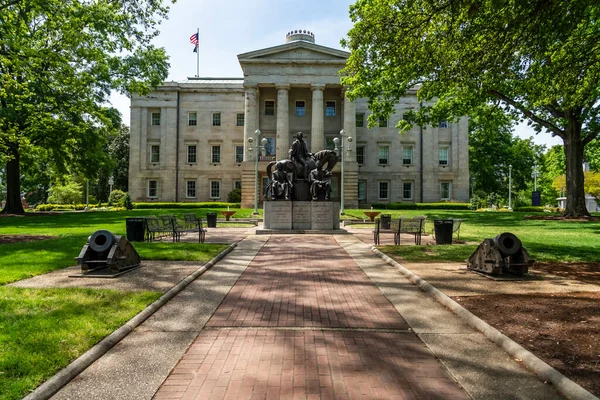 2020 노스캐롤라이나주 캐롤라이나 North Carolina State Capitol 가1888 년까지 정부를 — 스톡 사진
