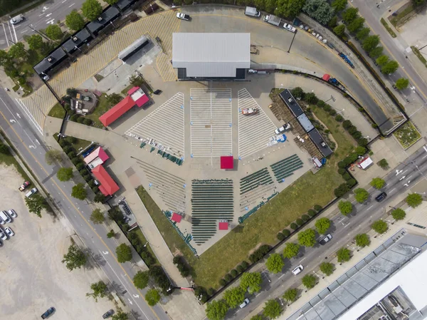 2020年4月23日 美国北卡罗莱纳州罗利市 位于罗利市中心的红帽剧场 提供了令人叹为观止的罗利天际线美景 — 图库照片