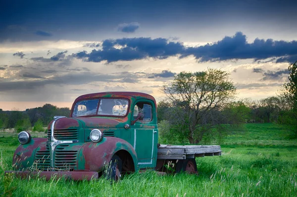 Auto Abbandonata Campo Del Midwest — Foto Stock