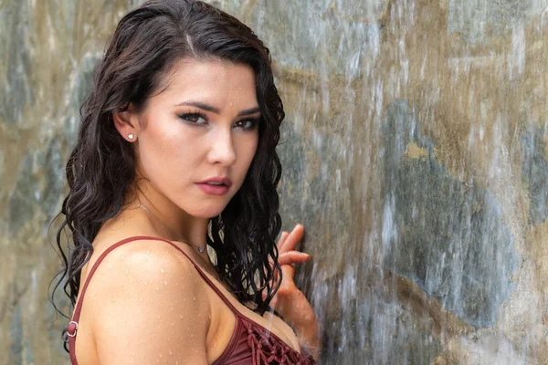 Gorgeous Brunette Model Enjoys Day Pool Caribbean Island — Stock Photo, Image