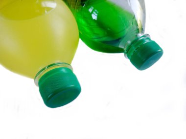 Plastik şişe. Sıvı için kapasitesi.