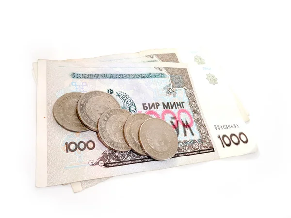 Денежные знаки и монеты. Узбекская валюта. Денежная единица Республики Узбекистан . — стоковое фото