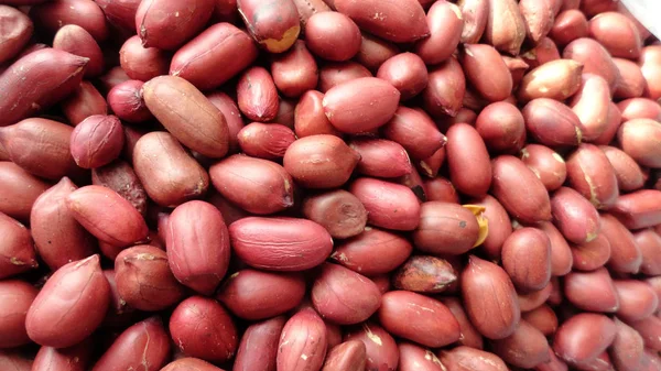 Heap of peanuts with peel. A large amount of untreated peanuts. — Stock Photo, Image