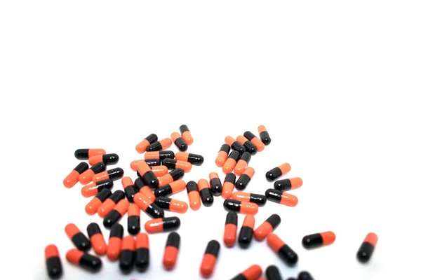 Veelkleurige tabletten. Medische producten te handhaven goede gezondheid en welzijn. — Stockfoto