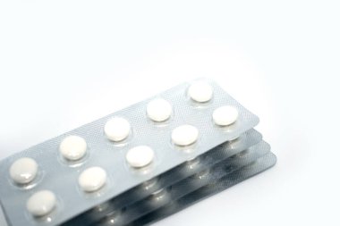 Şeffaf ambalaj çok renkli tablet. İyi sağlık ve esenlik korumak için Medikal Ürünler.