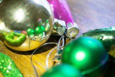 Yılbaşı oyuncak. Bir fotoğraf için bir tatil için bir Noel ağacı süsleme bir yılbaşı oyuncak.