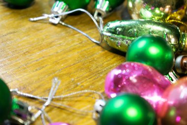 Yılbaşı oyuncak. Bir fotoğraf için bir tatil için bir Noel ağacı süsleme bir yılbaşı oyuncak.