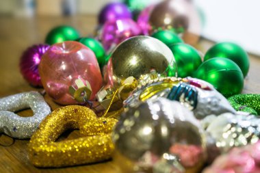 Yılbaşı oyuncak. Bir fotoğraf için bir tatil için bir Noel ağacı süsleme bir yılbaşı oyuncak.