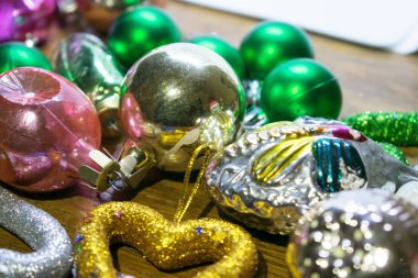 Yılbaşı oyuncak. Bir fotoğraf için bir tatil için bir Noel ağacı süsleme bir yılbaşı oyuncak.