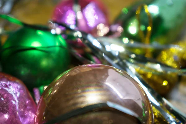 O brinquedo de Ano Novo. Uma foto do brinquedo de um Ano Novo para decorar uma árvore de Natal de umas férias . — Fotografia de Stock