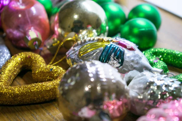 O brinquedo de Ano Novo. Uma foto do brinquedo de um Ano Novo para decorar uma árvore de Natal de umas férias . — Fotografia de Stock