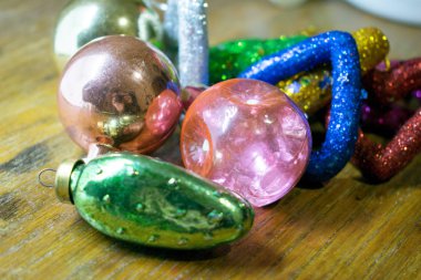 Yılbaşı oyuncak. Bir fotoğraf için bir tatil için bir Noel ağacı süsleme bir yılbaşı oyuncak.