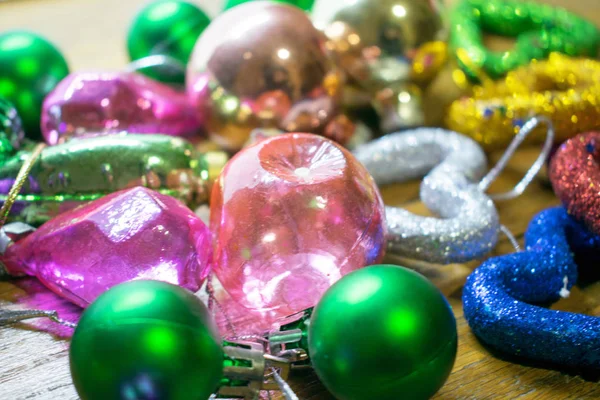 Yılbaşı oyuncak. Bir fotoğraf için bir tatil için bir Noel ağacı süsleme bir yılbaşı oyuncak.