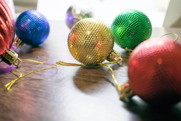 Juguete de Año Nuevo. Una foto de un juguete de Año Nuevo para decorar un árbol de Navidad para unas vacaciones . — Foto de Stock