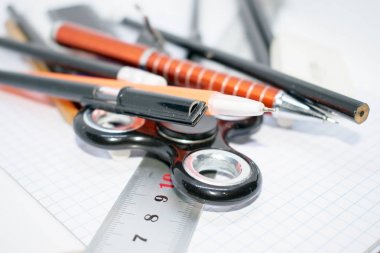 Siyah bir spinner fotoğrafı.