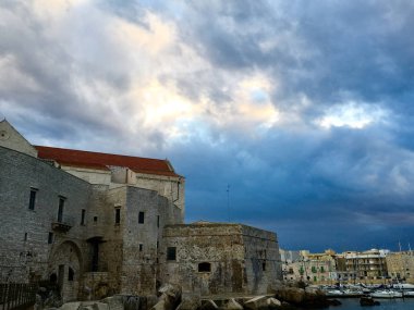 Roma 'nın mimarisi, binaları ve yapıları. Antik İtalyan mimarisi, sokaklar, evler ve doğa.