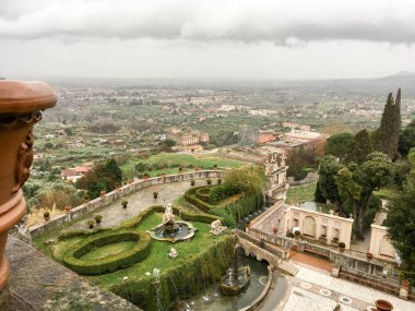 Roma 'nın mimarisi, binaları ve yapıları. Antik İtalyan mimarisi, sokaklar, evler ve doğa.