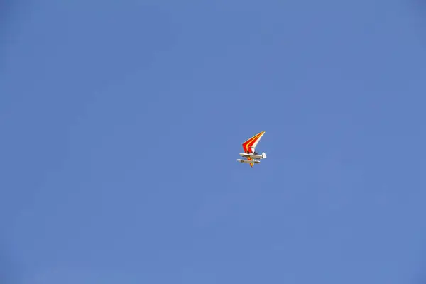 Ultra Light Motorized Hang Glider Flying Blue Sky — Stock Photo, Image