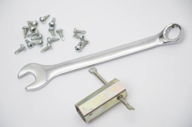 Altı köşe anahtar, vidalar, izole anahtarı