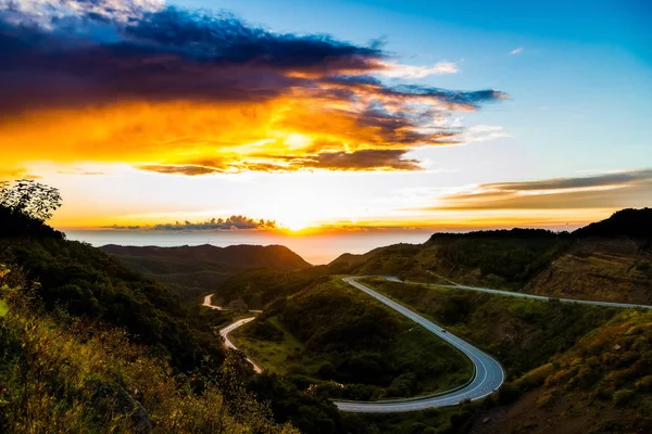 Autumn mountain road Sakhalin. — Stock Photo, Image