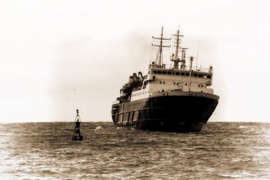 Yolcu gemisi limanda toplantı. Sahalin.