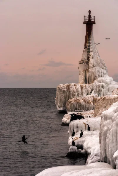 Взимку маяк. Сахалін . — стокове фото