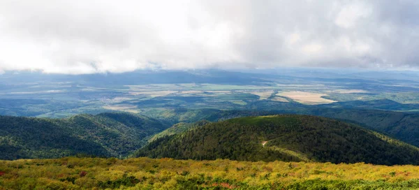No topo da montanha Bykov. Sacalina . — Fotografia de Stock