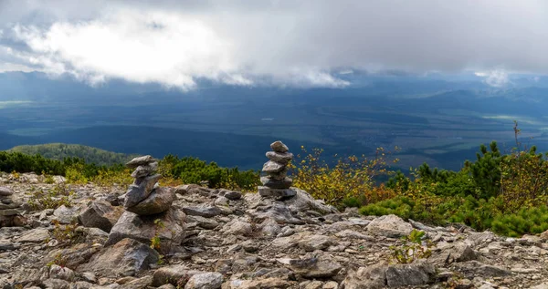 En la cima de la montaña Bykov. Sajalín . — Foto de Stock