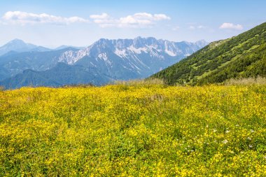 Avusturya 'nın Hochobir dağından Karawanks' a, Slovenya 'ya Sınır