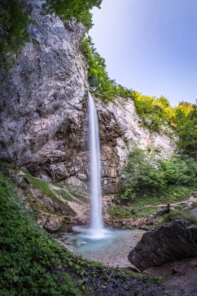 Cascada Wildensteiner Wasserfall en la montaña Hochobir en Gallicia — Foto de Stock