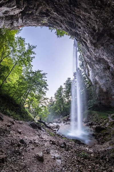 Cascada Wildensteiner Wasserfall en la montaña Hochobir en Gallicia — Foto de Stock