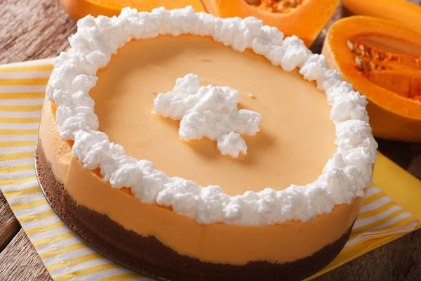 Tasty pumpkin cheesecake with whipped cream close-up. horizontal — Stock Photo, Image