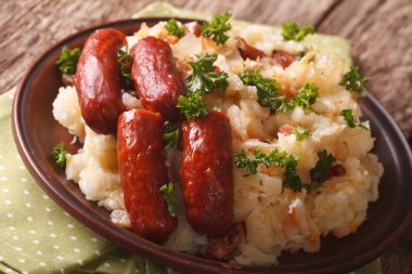 stamppot patates, lahana ve sosis clo ile havuç püresi