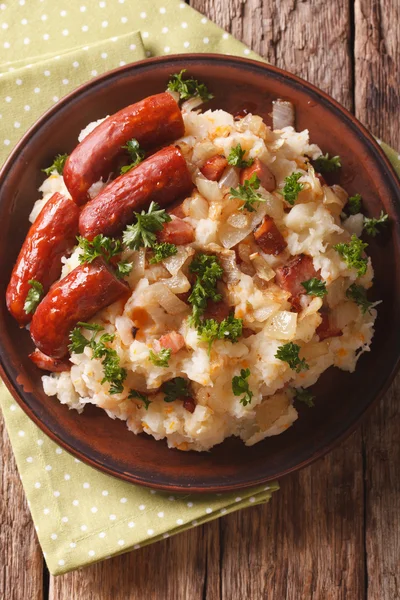 Dutch cuisine: stamppot from potatoes, sauerkraut and carrot clo — Stock Photo, Image