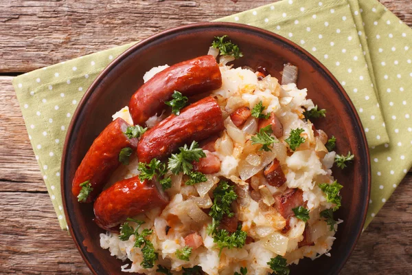 Stamppot mashed potatoes, cabbage and carrots, with sausages clo — Stock Photo, Image