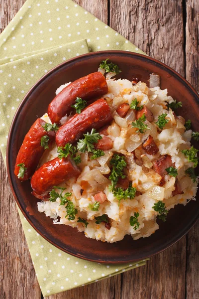 Purè di patate, cavoli e carote, con salsicce clo — Foto Stock