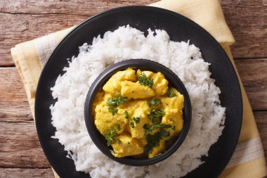 Hint mutfağı: Kavurma Tavuk hindistan cevizi soslu ve basmati pirinç.